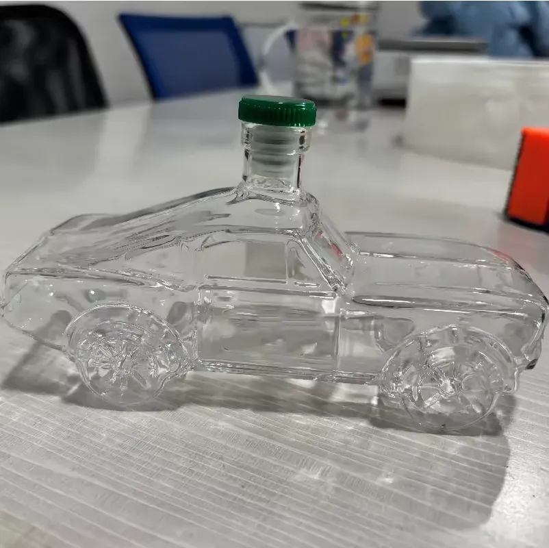 Bottiglia di Whisky a Forma di - Wine Beer Liquor recensione e prezzo